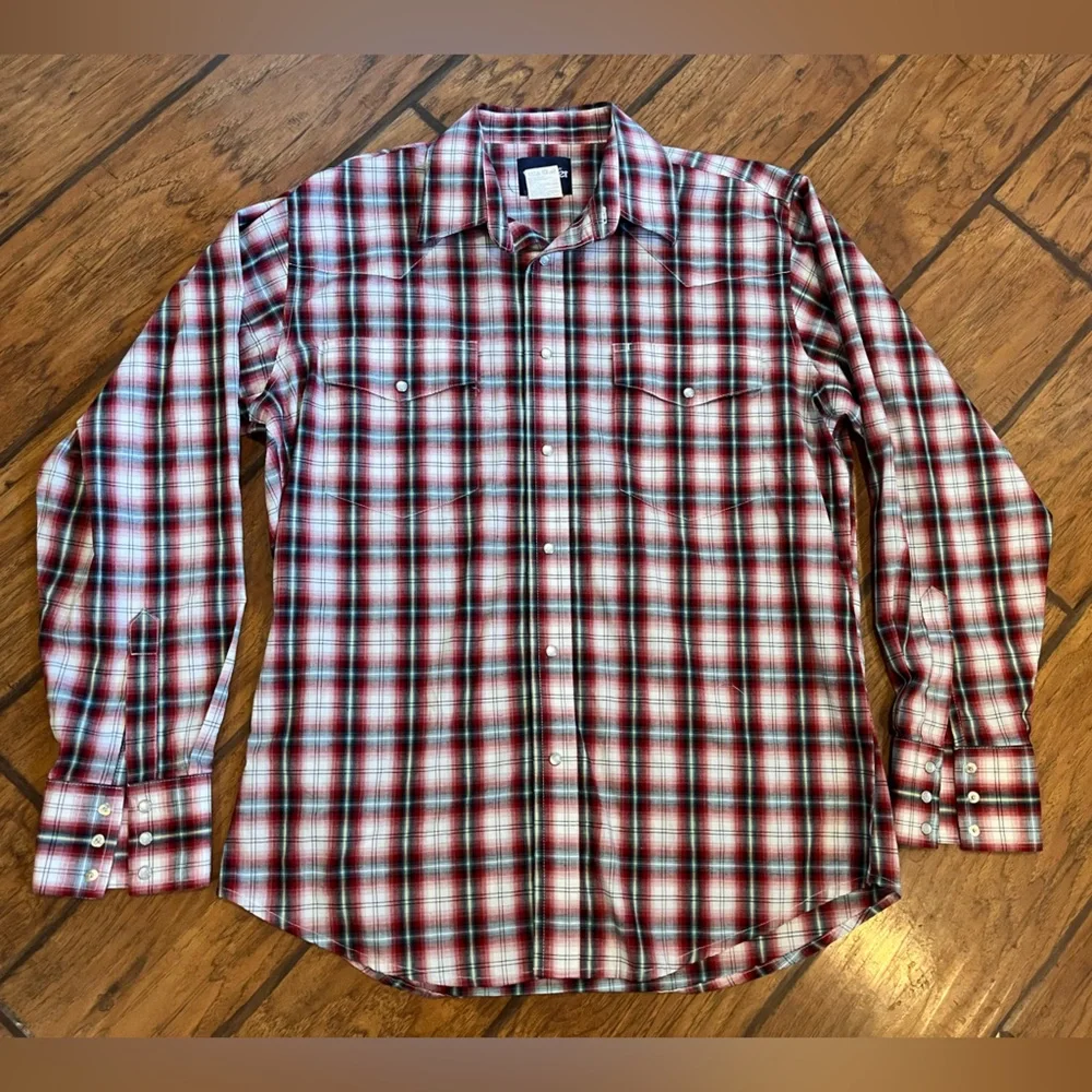 Wrangler pearl snap shirt men’s Large button down red plaid western cowboy nice!